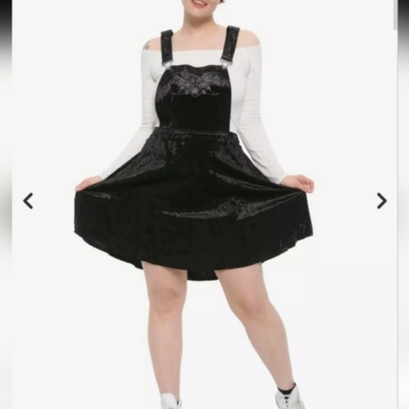 Hot Topic Moon & Roses Velvet Skirtall Plus Size 1 Nwot - Picture 2 of 4